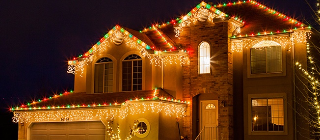 Knowing which christmas light clip to use make hanging lights easy!