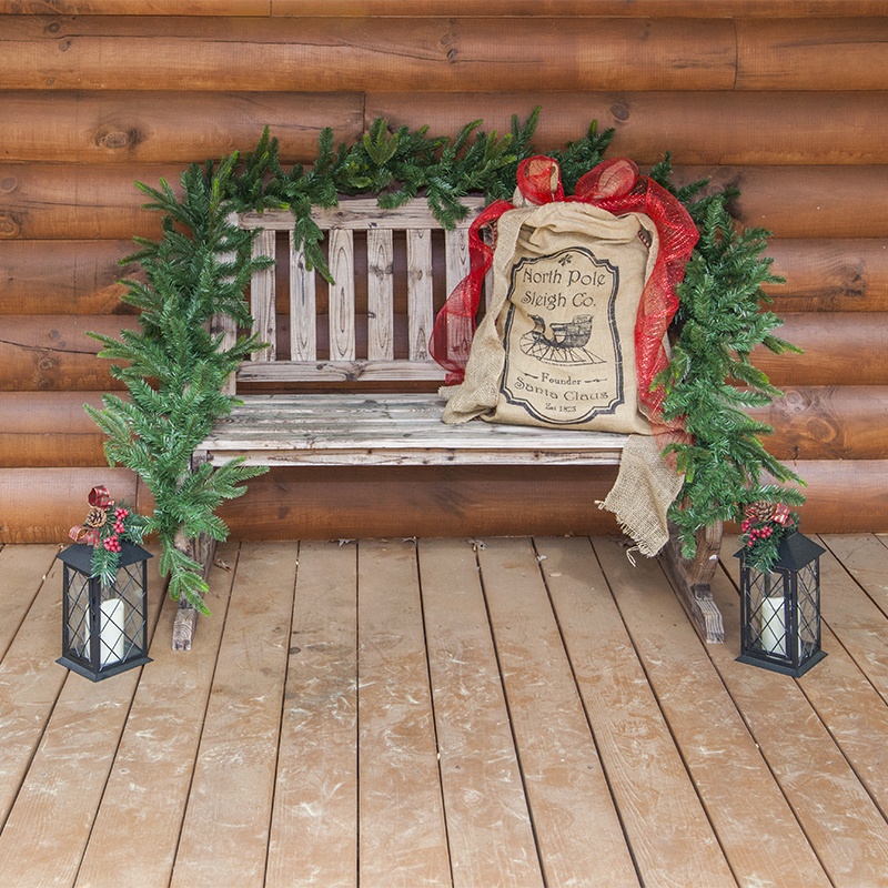 Garland Wrapped Bench for Christmas, Plus other Christmas Porch Decoration Ideas!