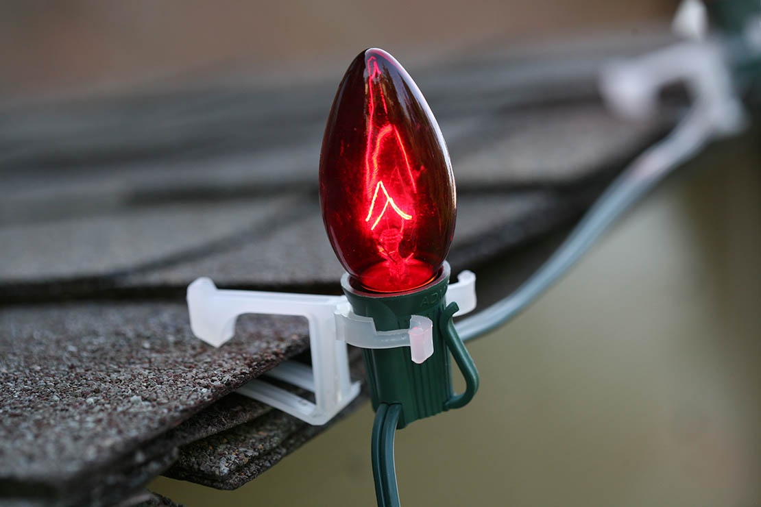all in one light clip hang c9 lights securely on shingles